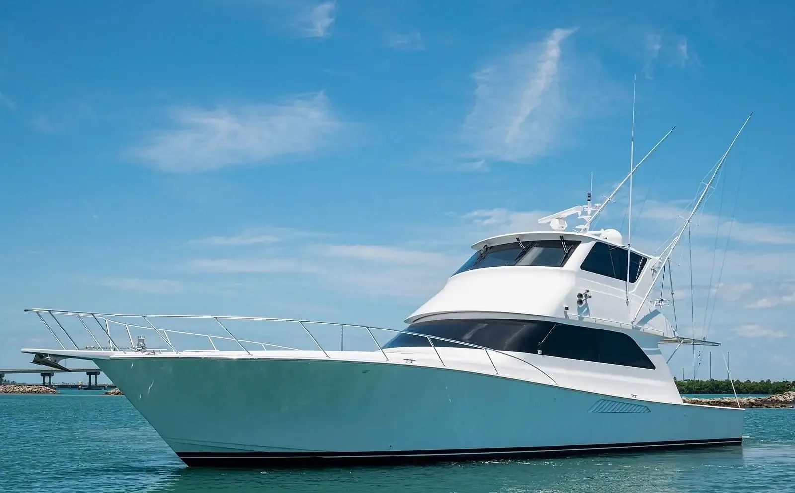 viking-enclosed-bridge-yacht-61-ft