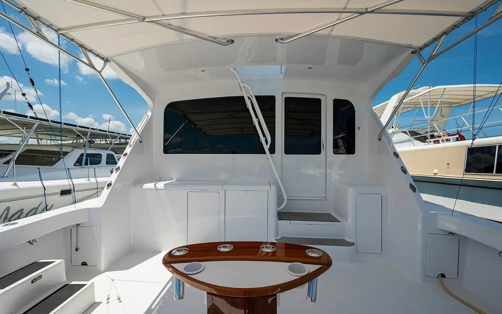 viking-enclosed-bridge-yacht-61-ft