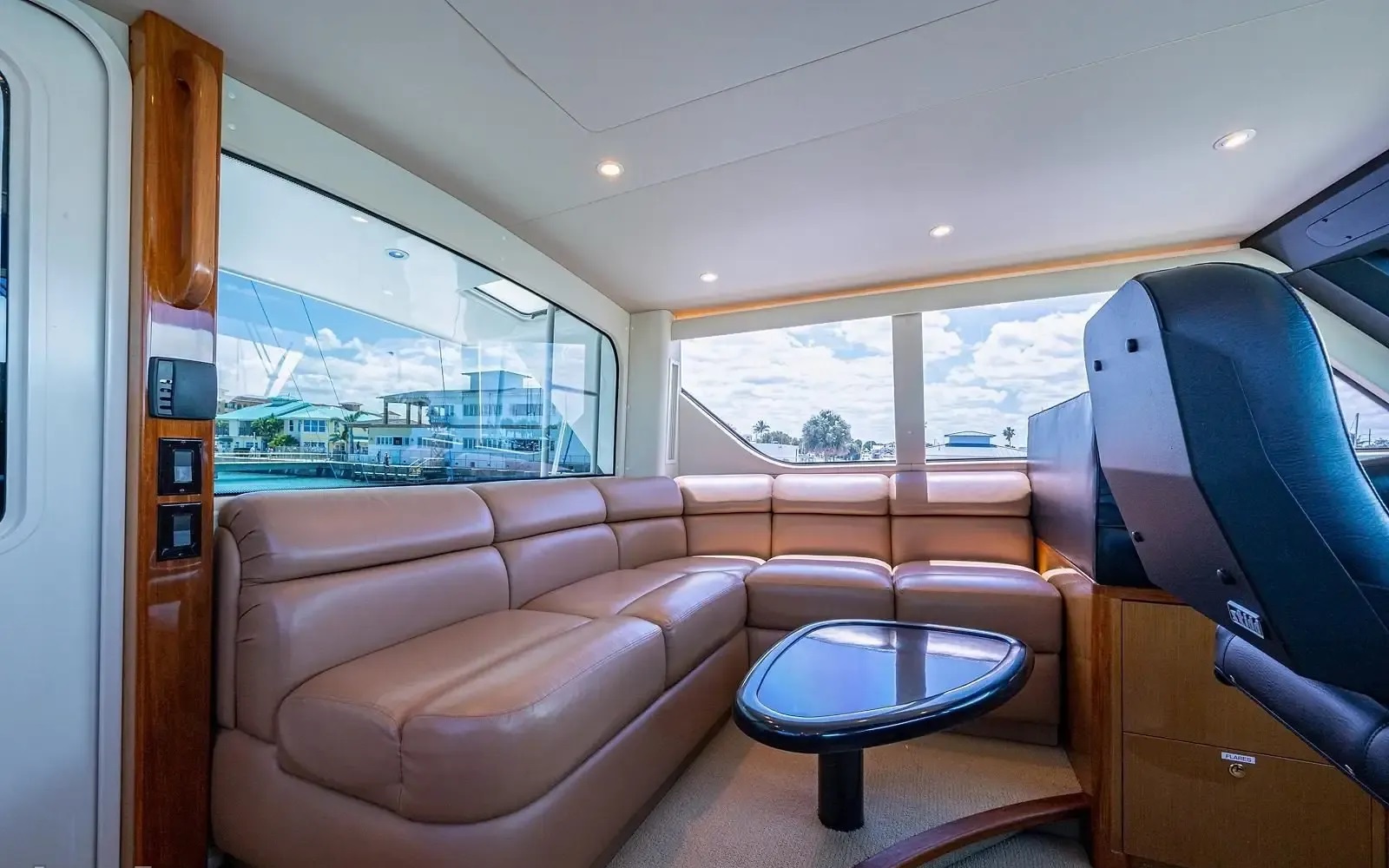 viking-enclosed-bridge-yacht-61-ft
