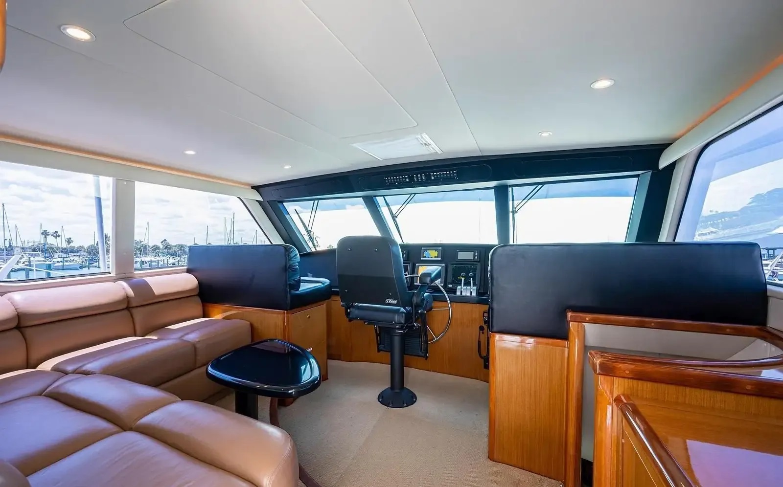 viking-enclosed-bridge-yacht-61-ft