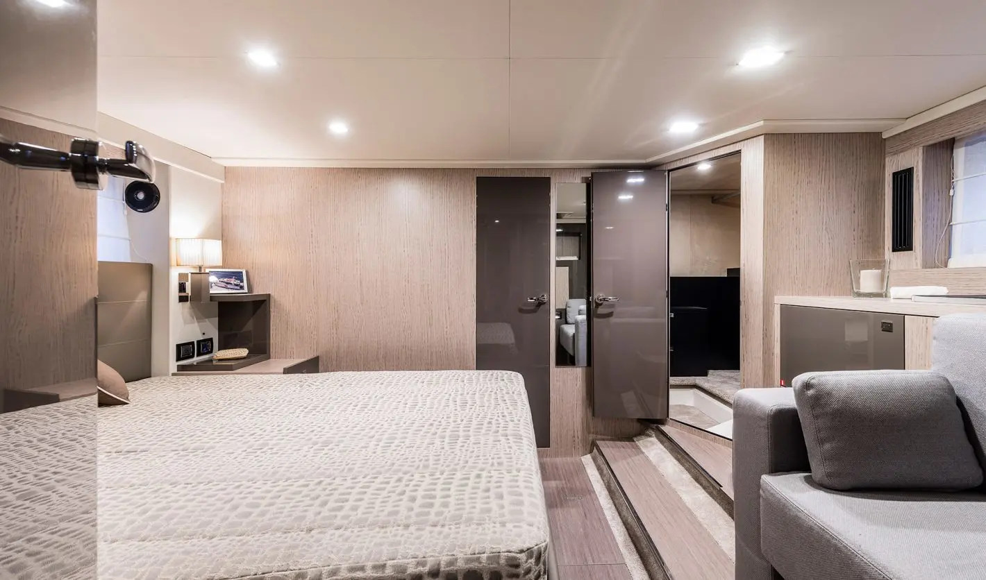 cranchi-yacht-fly-56-ft