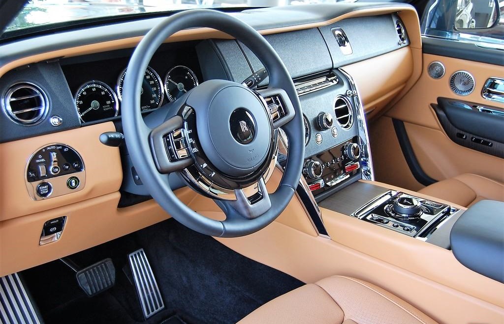 rolls-royce-cullinan-suv